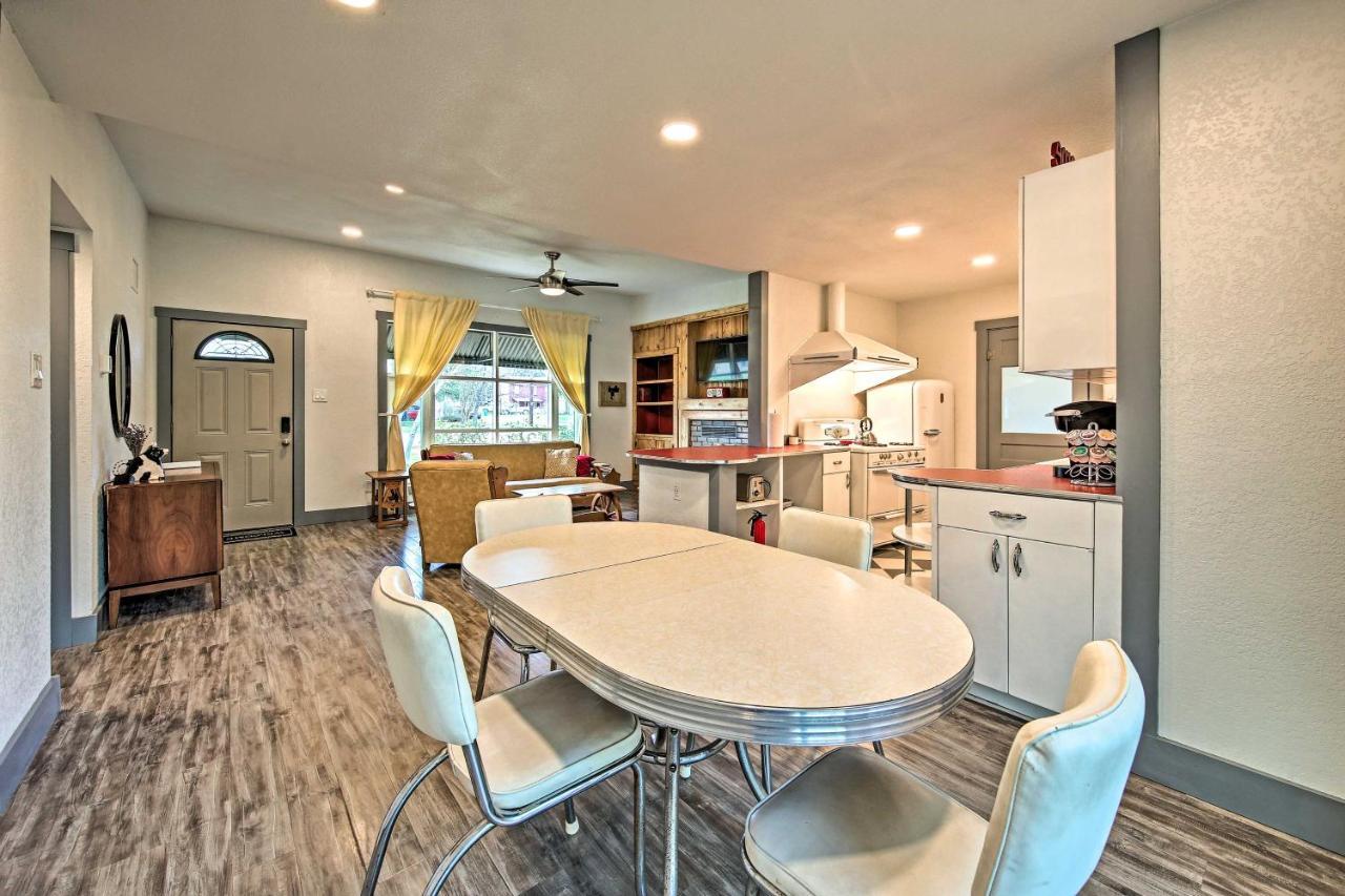 Remodeled Retro Home With Deck, Walk To Main Street! Blanco Exterior photo