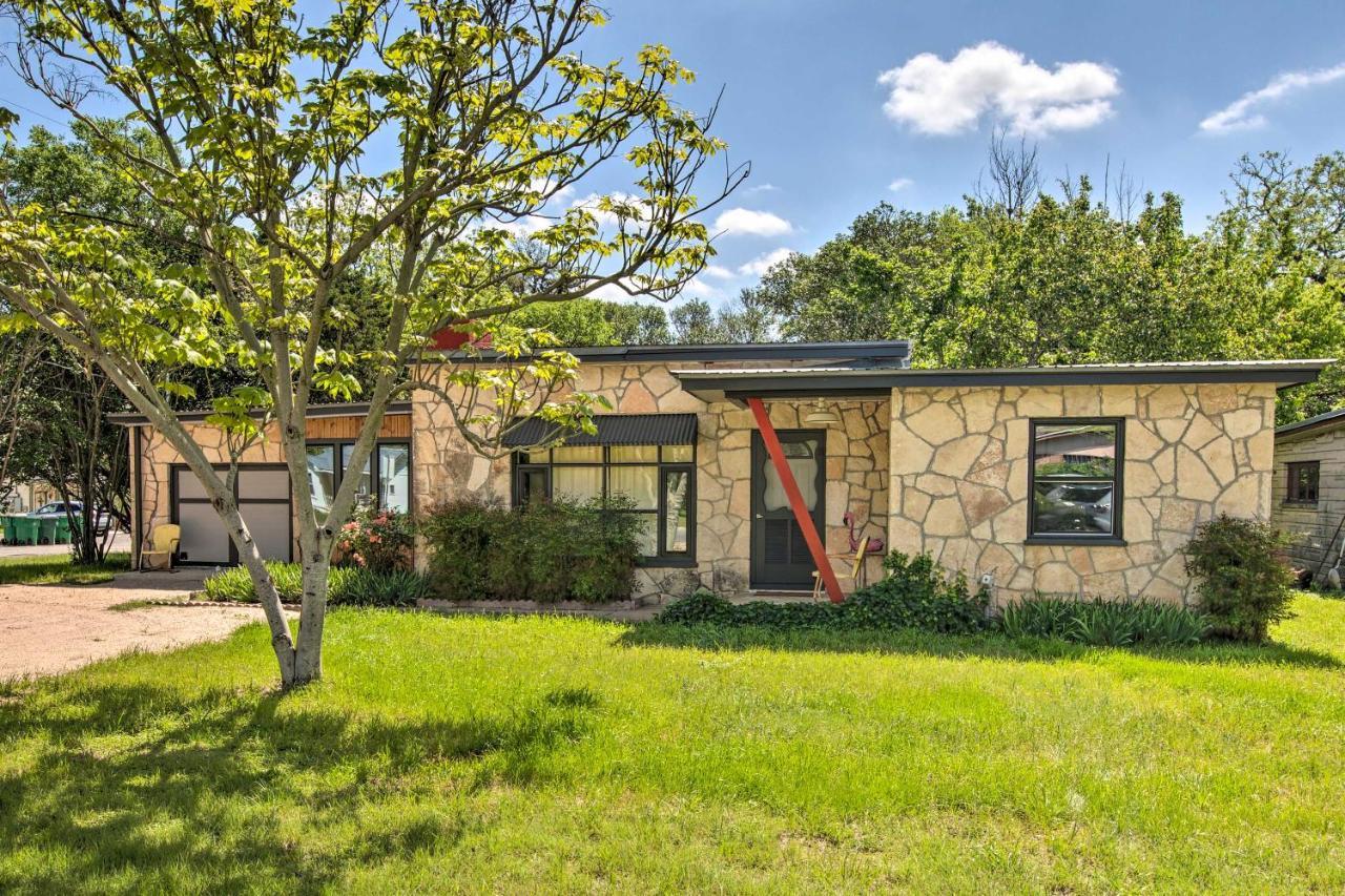 Remodeled Retro Home With Deck, Walk To Main Street! Blanco Exterior photo